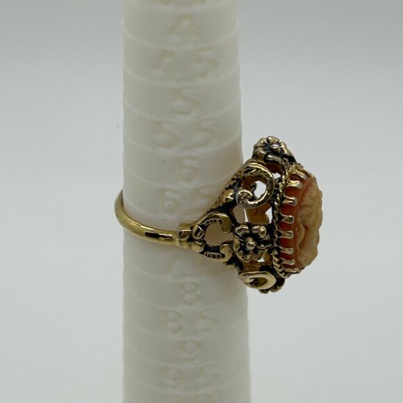 Vintage Cameo Ring Resin with18KT Gold Electroplate Intricate Floral Size 7 - Picture 10 of 14
